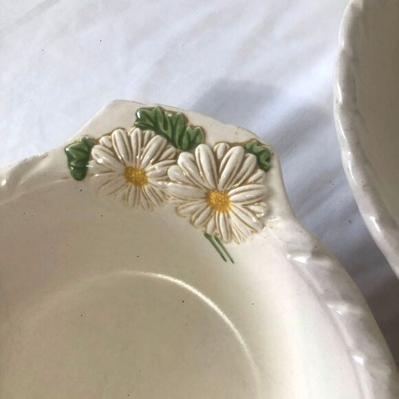 PoppyTrail Metlox Sculptured Daisy Set Of 2 Serving Bowls - Picture 6 of 9